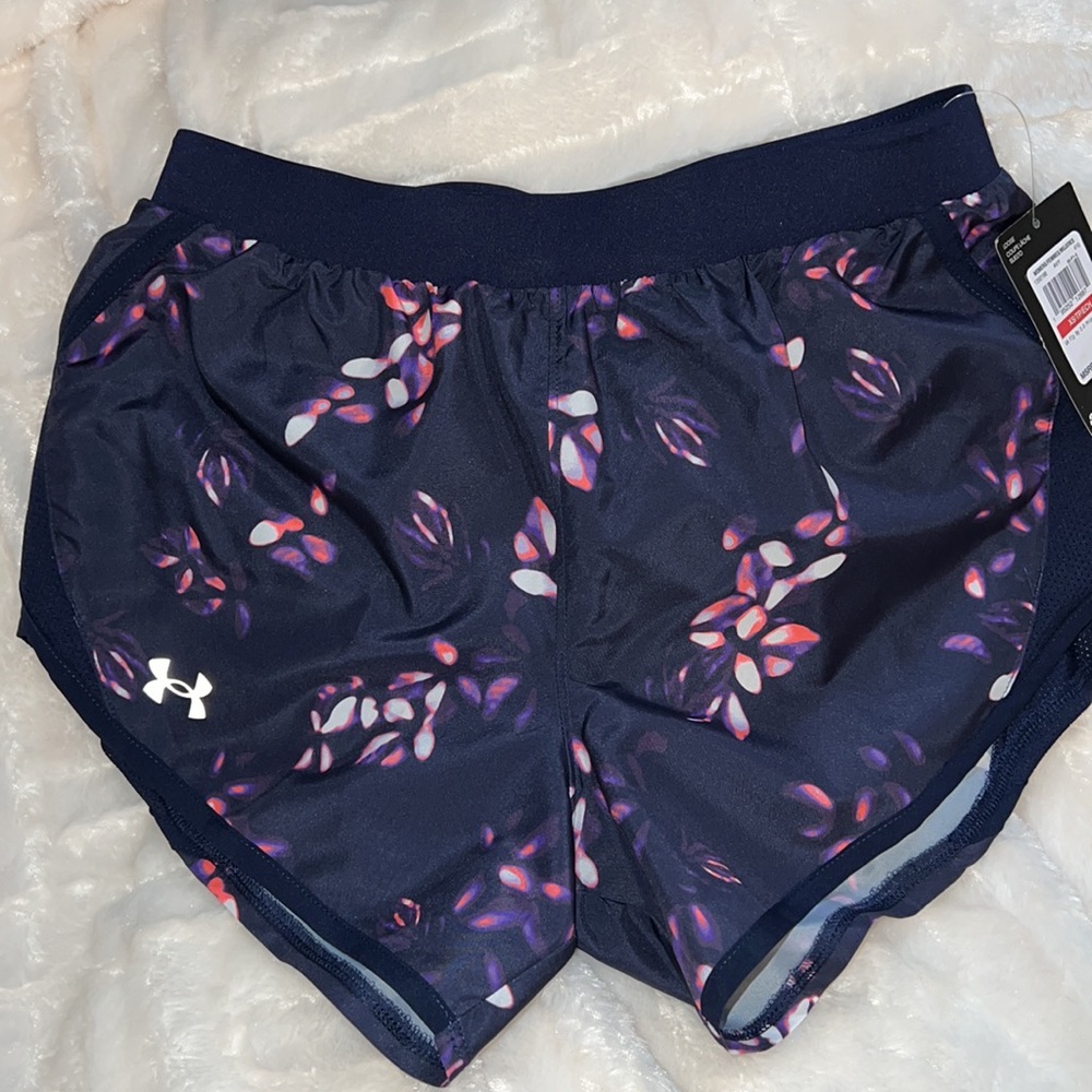 Under Armour Heatgear Floral Athletic Shorts Womens Size XS. New with tags!